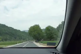 欧洲乡村的路，能开140，却限速40，技术不行？视频封面