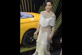 范冰冰hold住全场绝对没问题，芭莎慈善衣服绝对是道风景线视频封面