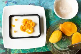 教你芒果和酸牛奶的新鲜吃法，酸甜可口，追求女神必备的美食