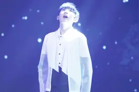 看完这段视频瞬间明白为什么会有那么多人喜欢王源了 看哭