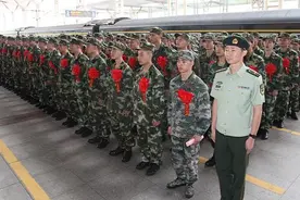 武汉首批“00后”新兵入伍了！其中名牌大学优秀学生也不少视频封面