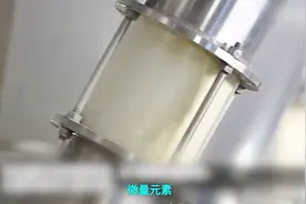 从鲜奶到奶粉的制作全过程，全工业能保证安全吗？视频封面