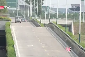开车上路全靠“浪”!重庆波浪形马路走红网络视频封面