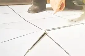 辛苦装修房子地砖起拱怎么办？用这法子维修管用，有这情况的看看视频封面