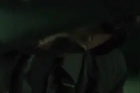 千万不要午夜在停车场的车里睡觉，否则这件事就会发生在你身上！视频封面