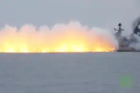 震撼！俄海军巨无霸战舰全武装开火现场视频封面