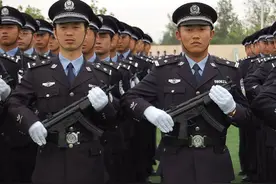 中国警察将参与克罗地亚旅游旺季巡逻，人民骄傲走出国门！视频封面