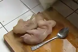 济南一饭店厨师爆料厨房内部黑幕 添加剂泛滥图片