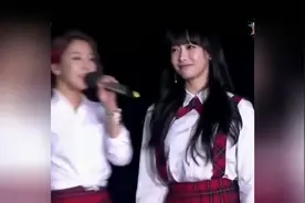 fx宋茜、郑秀晶、雪莉在中国演唱邓丽君《甜蜜蜜》，太甜了视频封面