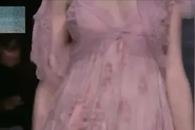 2017时尚巴黎春夏高级定制薄纱蕾丝秀（二）视频封面