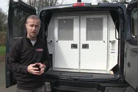 美国押运犯人专用的尼桑NV3500 警车，配置堪称豪华！