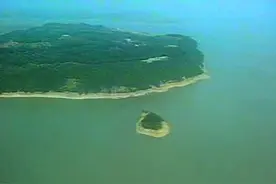1983年岳阳的珍贵影像，原来洞庭湖因它而得名！视频封面