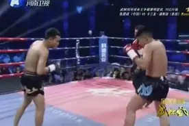 天真泰拳手想夺命剪刀脚 无敌中悍将一拳爆档击倒！视频封面