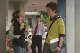 黄手帕：罗英盯帅气学长背影看，被奇勋抓包，不许看比我高的男生视频封面