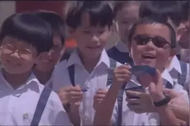 电影中李连杰的儿子谢苗，小时候真帅，长大后你还能认出来吗视频封面