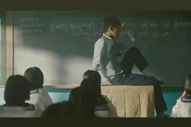 暗恋是一种怎样的心情：女孩怕错过时间定了三个闹钟，家人看傻了