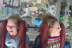 小女孩玩过山车连续昏厥三次，昏倒又醒来，昏得不要不要的