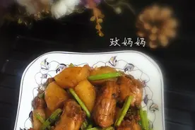 土豆炖鸡脖图片