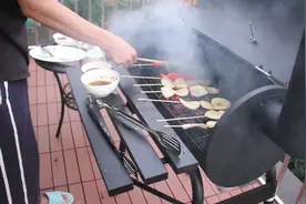 网购美式烧烤架开箱熏烤测试 摆摊月收入3w没毛病视频封面