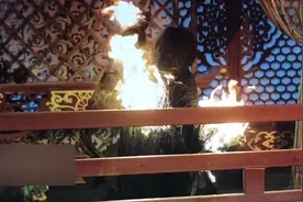 原来古装戏被火烧身是这样拍出来的 开始佩服演员了 太敬业了