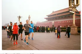 扎克伯格在Facebook上晒照片 跑步经过天安门广场图片