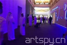迪拜艺术博览会揭幕，参展女艺术家比例高达45%图片