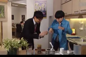 职员自告奋勇帮他量毛舜筠手指大小却被同事看到，绯闻传得满天飞视频封面