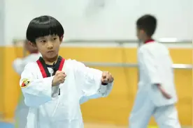 暖心萌娃飞越喜马拉雅找爸爸图片