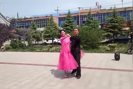 万荣县王老师和焕玲老师探戈舞现场表演视频封面