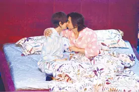 《哥们》婚后生活Live演出 陈楚河、赖雅妍滚床享尖叫声图片