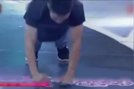 小伙能做5000个俯卧撑，女嘉宾不服，现场示范！视频封面