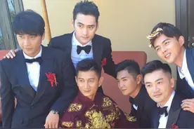 吴奇隆刘诗诗婚礼直播四爷穿龙袍 小虎队合体当伴郎迎亲图片