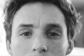 “小雀斑”埃迪·雷德梅尼 凭借自己的手提箱也能拿到新角色图片