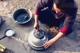 农村铁匠师傅，这手艺月收入过万视频封面