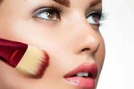 事前事后两步骤 攻克眼部晕妆图片