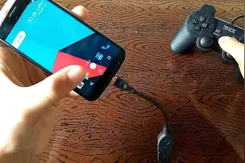 教你如何用USB数据线连接游戏手柄控制你的智能手机，涨见识了！