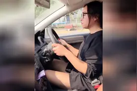 美女驾考科目三调头操作，资深教练讲解道路应急情况操作技巧！视频封面