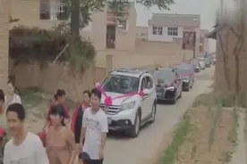 真实婚礼，新娘太重新郎抱不动，好尴尬视频封面