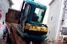 挖机可以在公路上这样了行驶吗