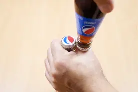 5种开可乐瓶盖的方法，经常喝啤酒的人也不一定会，赶紧学习！