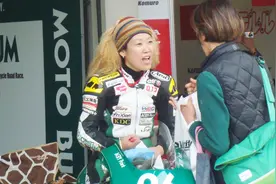 素颜！亚洲锦标赛里的日本女车手：高杉奈绪子视频封面