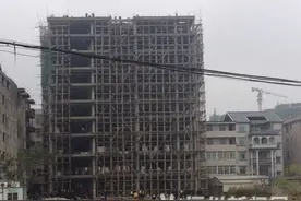 闽侯江口村民未经审批建10层楼 已组织人员开拆图片