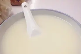 豆浆虽好，可这几类人不适宜喝，喝一口都严重！视频封面