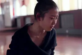 艺考生幕后的故事之舞蹈艺考生背后的心酸，训练时疼得大哭视频封面