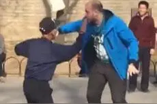 大爷与外国人斗舞步伐太销魂 老外Hold不住！图片