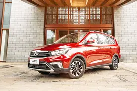 竟然只卖5万多MPV，这实力合资车都比趴下了，年轻人你确定不买？视频封面