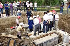 湖北农民发现神秘文物揭开了中国龙的真实面目！原来古代龙长这样视频封面