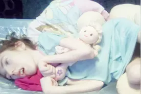 妈妈一个吻竟让孩子瘫痪多年，这些危害孩子的坏习惯你竟不知道！视频封面