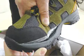 沈阳：诺诗兰徒步鞋 买回家没走几步就开胶图片