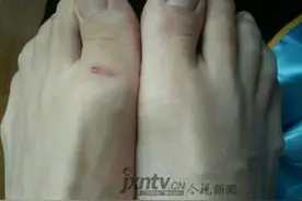 九江:新买的鞋子伤脚市民欲换货 联盛购物广场回应不在退换货范围图片